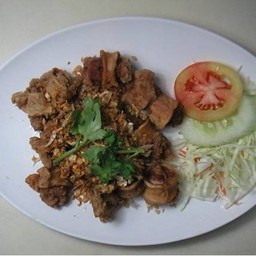 ปลาหมึกยัดไส้หมูสับทอดกระเทียม