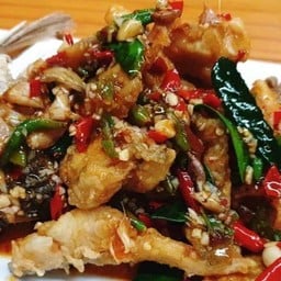 เนื้อปลากระพงทอดผัดพริกสวน