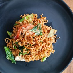 มาม่าผัดซีอิ้วกุ้งหมึก