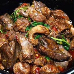 กะเพราเครื่องในไก่