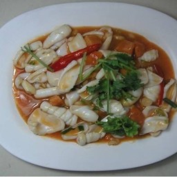 ปลาหมึกผัดไข่แดง