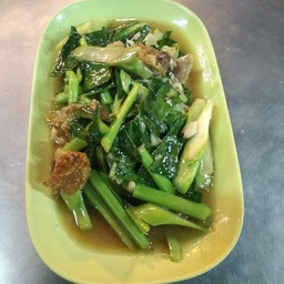ผักคะน้า หมูกรอบ