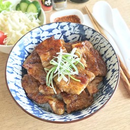 ข้าวหน้าหมูย่างญี่ปุ่น