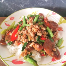กระเพรากุนเชียงหมูสับ(ราดข้าว)
