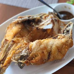 ปลากะพงทอดน้ำปลา