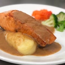 สเต็กปลาแซลมอนมันบดเกรวี่