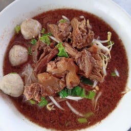 ก๋วยเตี๋ยวเนื้อเปื่อย+ลูกชิ้น(น้ำตก)