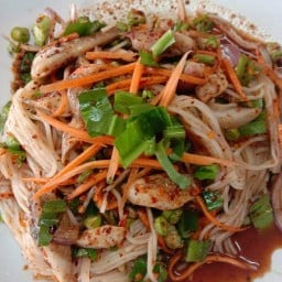 เจ๊หมูยำแซ่บ หน้าเซ่เว่นสถานีรถไฟอยุธยา