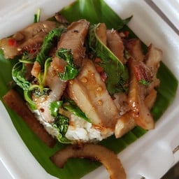 ข้าวกะเพราคอหมูย่าง