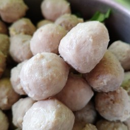 ลูกชิ้นเนื้อ(ไม่เอ็น)5ลูก