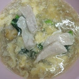 ราดหน้าเส้นใหญ่ไข่ข้นหมู
