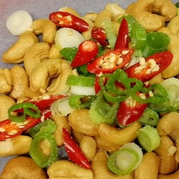 ยำเม็ดมะม่วง