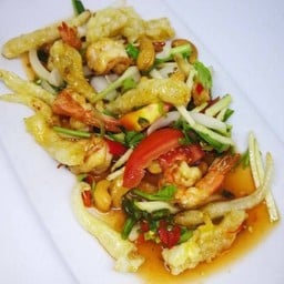 ยำสามกรอบ