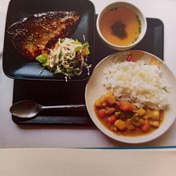 ข้าวปลาซาบะทอดแกงกะหรี่