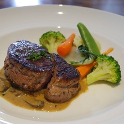 Fillet steak with mushroom sauce 