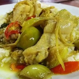 ข้าวราดผัดเขียวหวานแห้ง