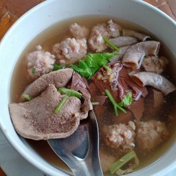 ต้มเลือดหมู ถนนรัตนาธิเบศร์