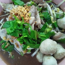 เกาเหลา  หมู+ลูกชิ้น   (น้ำตก)