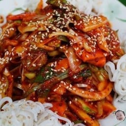 หอยคลุกน้ำจิ้มเผ็ด Golbaengi Muchim