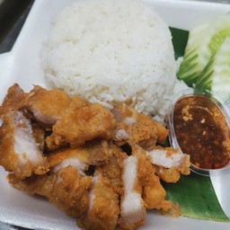 ข้าวหมูสามชั้นทอดน้ำปลา