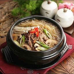 สุกี้เนื้อซุปซีอิ้วสไตล์เกาหลี Ttukbaegi Bulgogi