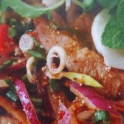 ข้าวหน้าหมูน้ำตก