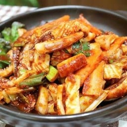 ปลาหมึกผัดเผ็ด Ojingeo Bokkeum