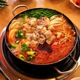 ซุปไส้อ่อนหมูต้มหม้อไฟ Gopchang Jeongol