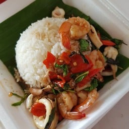 ข้าวกระเพรากุ้ง