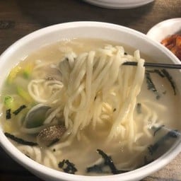 บะหมี่อุ่นเส้นใหญ่ Son Kalguksu