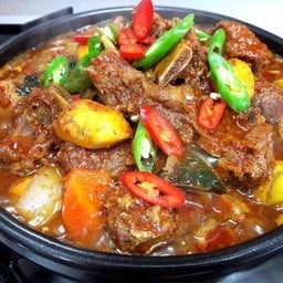 ซี่โครงหมูตุ๋นเผ็ด Maeun Dwaeji Galbi Jim