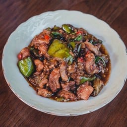 ผัดมะเขือยาวหมูสับใบโหระพาสด