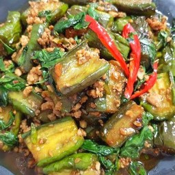 ผัดมะเขือยาว เลือกเนื้อสัตว์ได้ (กับข้าว)