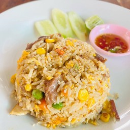 ข้าวผัดเนื้อ