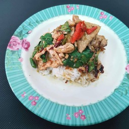 ข้าวกระเพราหมูชิ้น