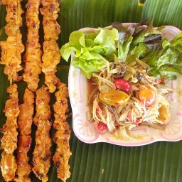 ส้มตำ ไก่หมุน อาหารอีสาน&อาหารตามสั่ง