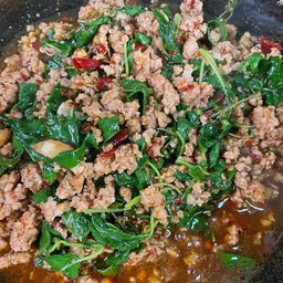 กะเพราหมูสับเป็นกับข้าว