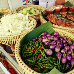 ผักสด,สะอาดแกล้มกับนำ้พริกปลาร้า