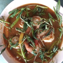 แกงส้มกุ้งผักรวม