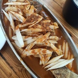 แกงส้มไหลบัวปลากะพง