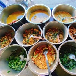 ร้านข้าวแกงพี่เก๋ ฅนเมืองลุง -