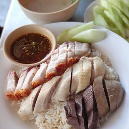 #ข้าวมันไก่ + หมูกรอบ พิเศษ
