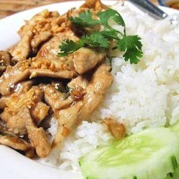 ไก่กระเทียมพริกไทย(ราดข้าว)