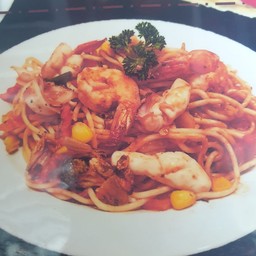 สปาเก็ตตี้ผัดซอสทะเล