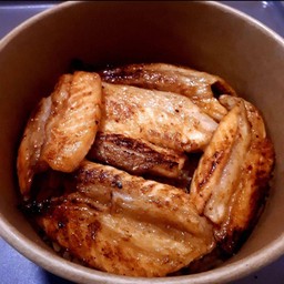 ข้าวพ่นไฟ ส่วนท้องแซลม่อน 1 แถม 1