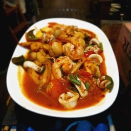ต้มยำทะเลผัดแห้ง [Stir-fried mixed seafood with TomYum paste]