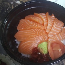 ข้าวหน้าแซลมอน