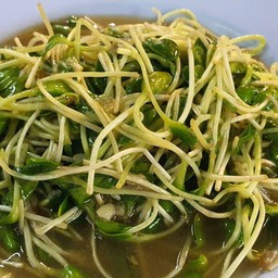 ผัดยอดอ่อนทานตะวันไฟแดง