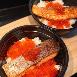 ข้าวแซลมอนกริว+ไข่แซลมอน