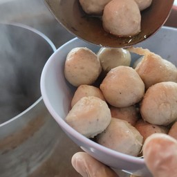 ลูกชิ้นหมูลวก